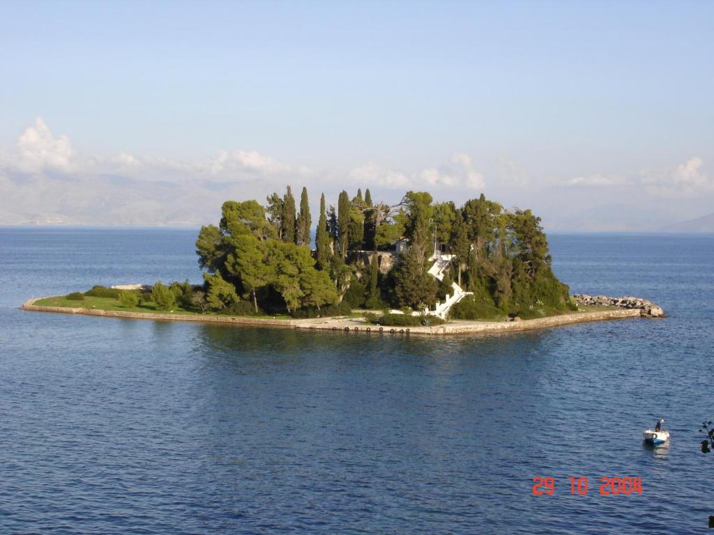 Benitsa Beach Hotel Ahílio Kültér fotó