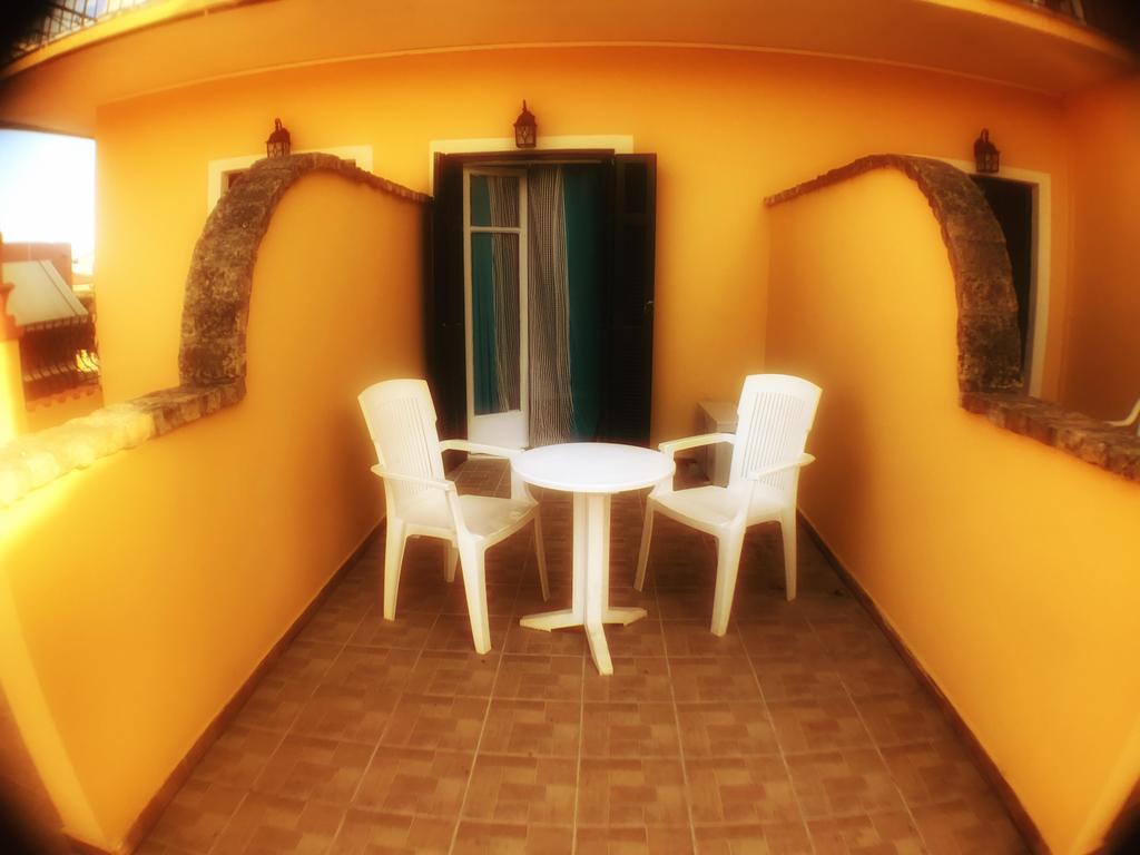 Benitsa Beach Hotel Ahílio Kültér fotó